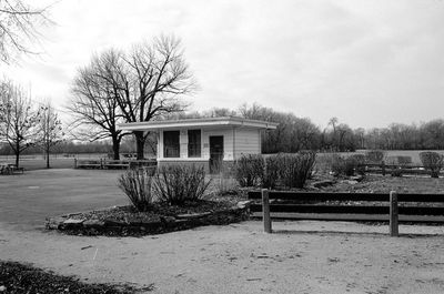 Columbus Park Golf Hut 1