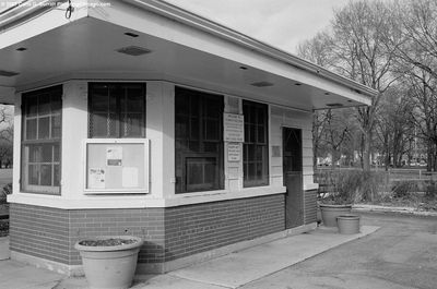 Columbus Park Golf Hut 2
